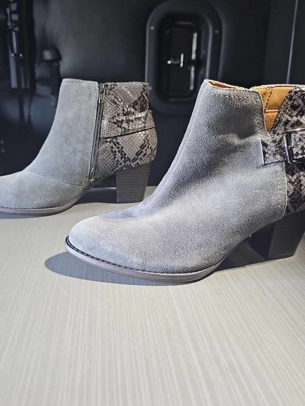 Vionic Naomi Suede Snake Print Water Resistant Ankle Boots Gray Women's 7‎ EUC